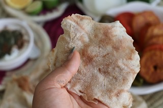 نان تیری محلی، تهیه شده از آردگندم محلی سبوس دار و عصاره خرمای خانگی