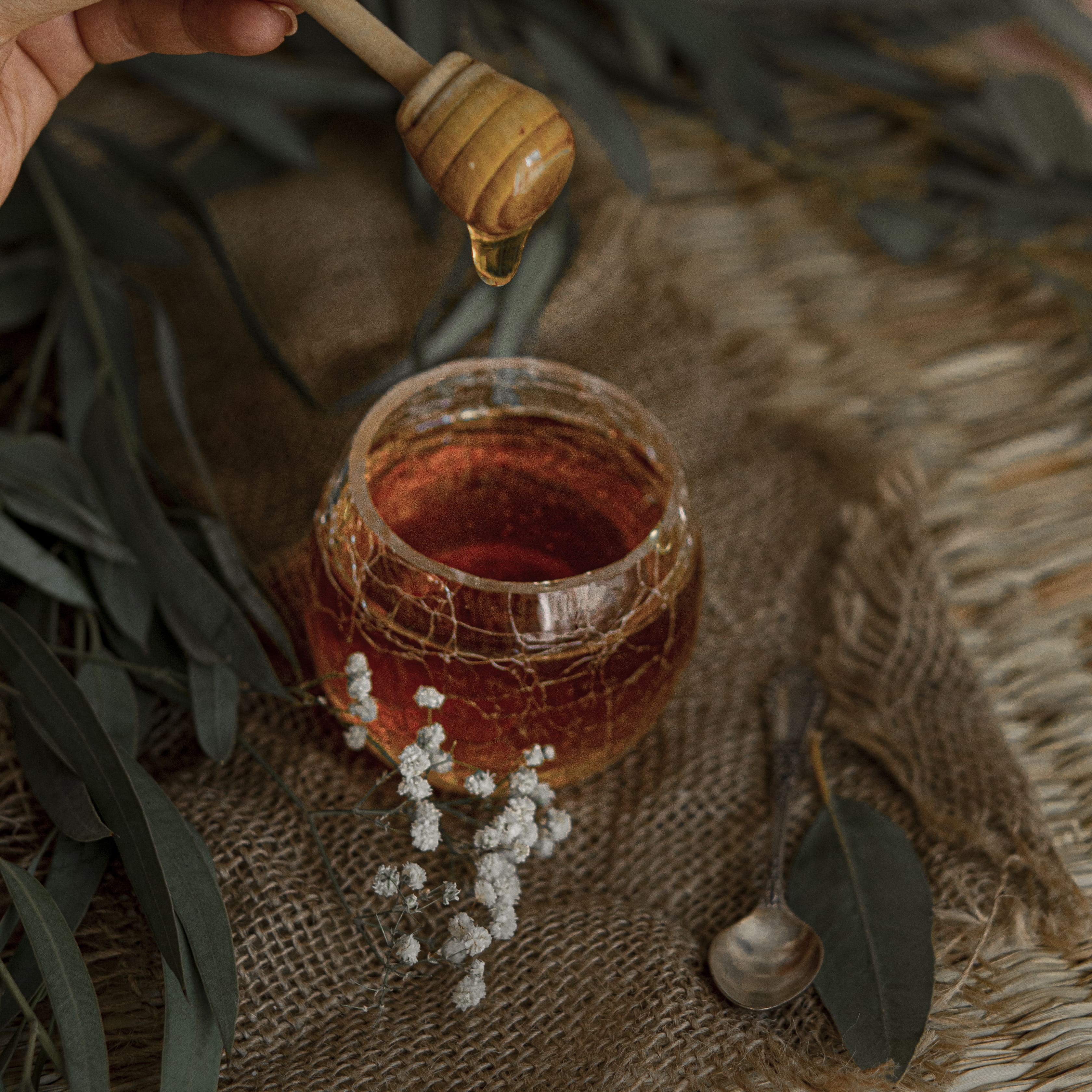 عسلی کمیاب با ته مزه ی تلخ ملایم 