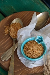 کنجد بو داده و طلایی محلی